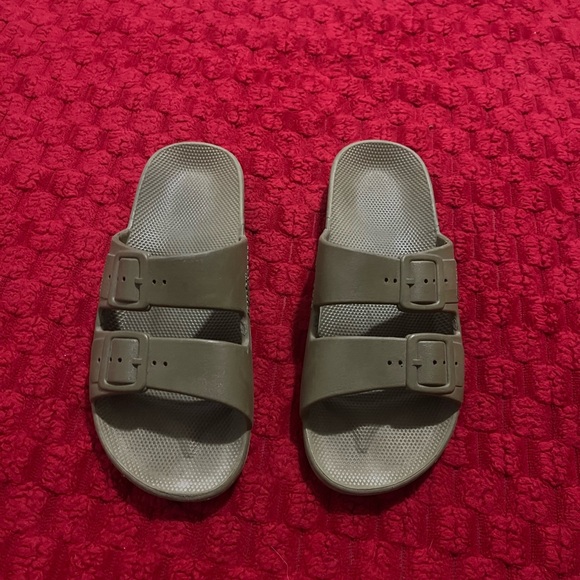 Freedom Moses Olive Green Slide Sandals Size 36/37 - Picture 1 of 5